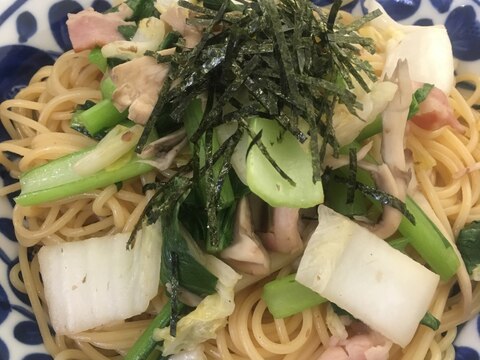 白菜と小松菜のバターしょうゆパスタ